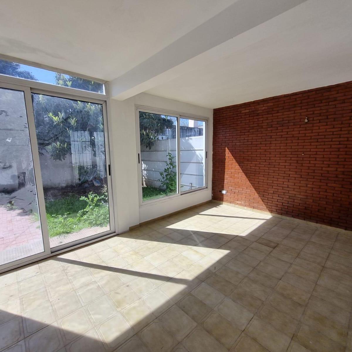 Hermosa Casa en Venta en Melgar y D´agnillo en El Centro de Marcos Paz 1