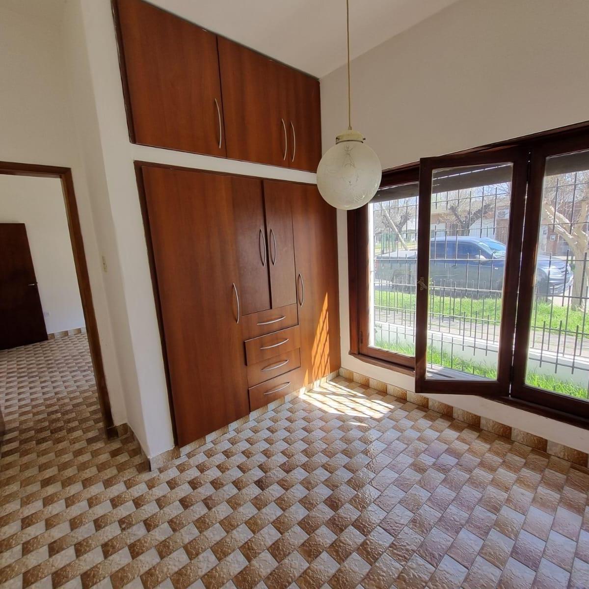 Hermosa Casa en Venta en Melgar y D´agnillo en El Centro de Marcos Paz 2