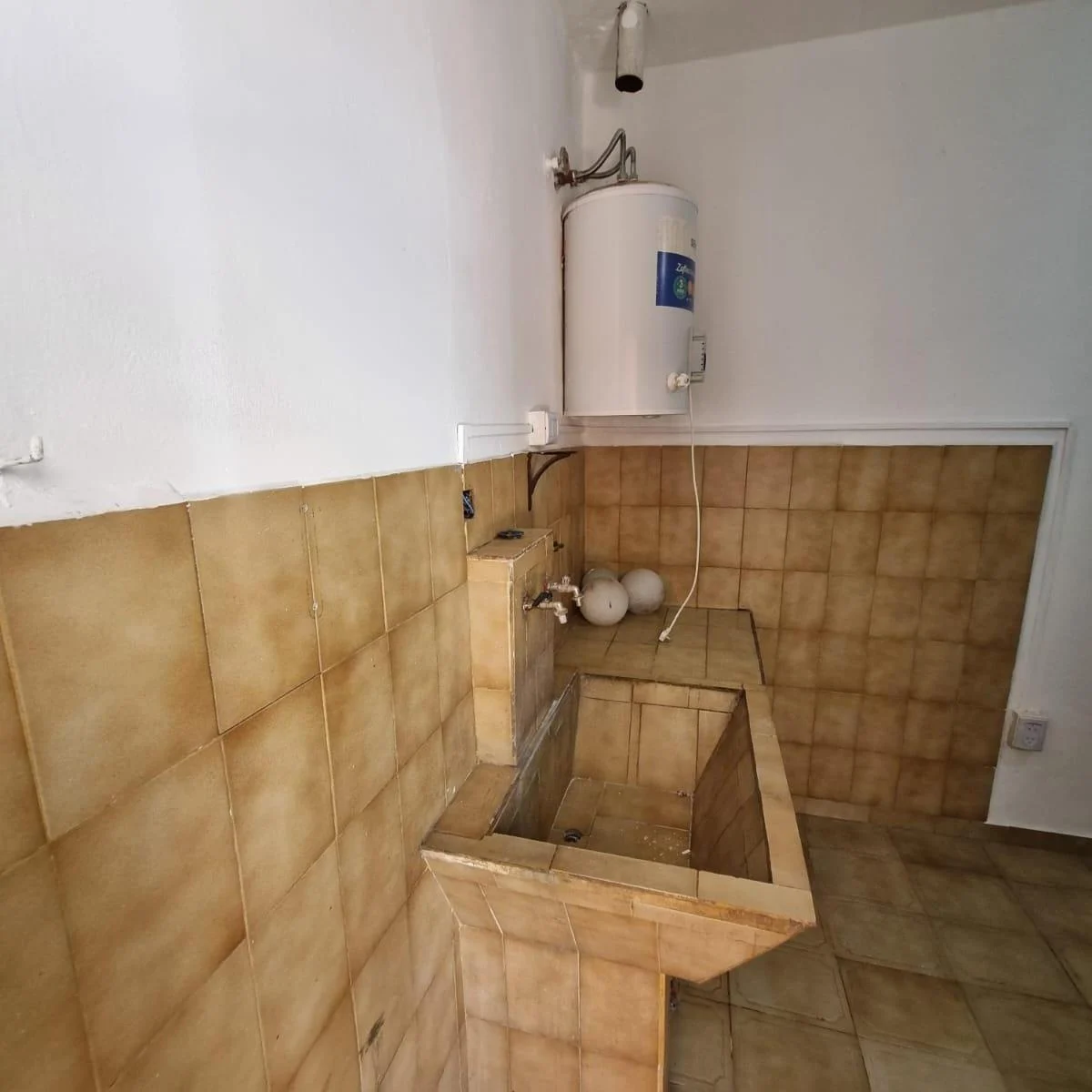 Hermosa Casa en Venta en Melgar y D´agnillo en El Centro de Marcos Paz 5