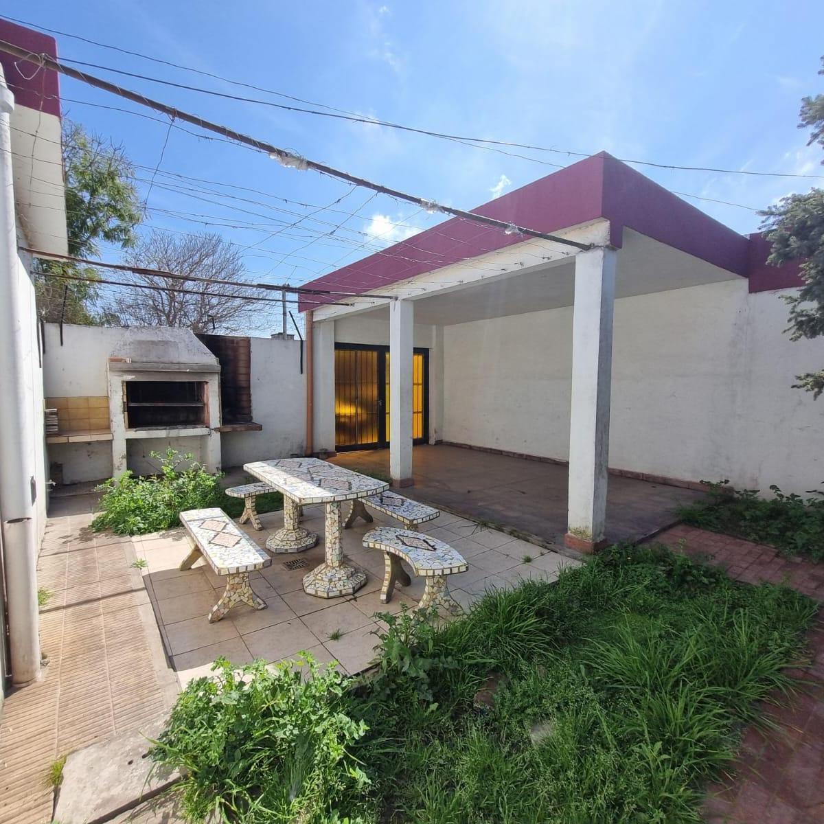 Hermosa Casa en Venta en Melgar y D´agnillo en El Centro de Marcos Paz 5
