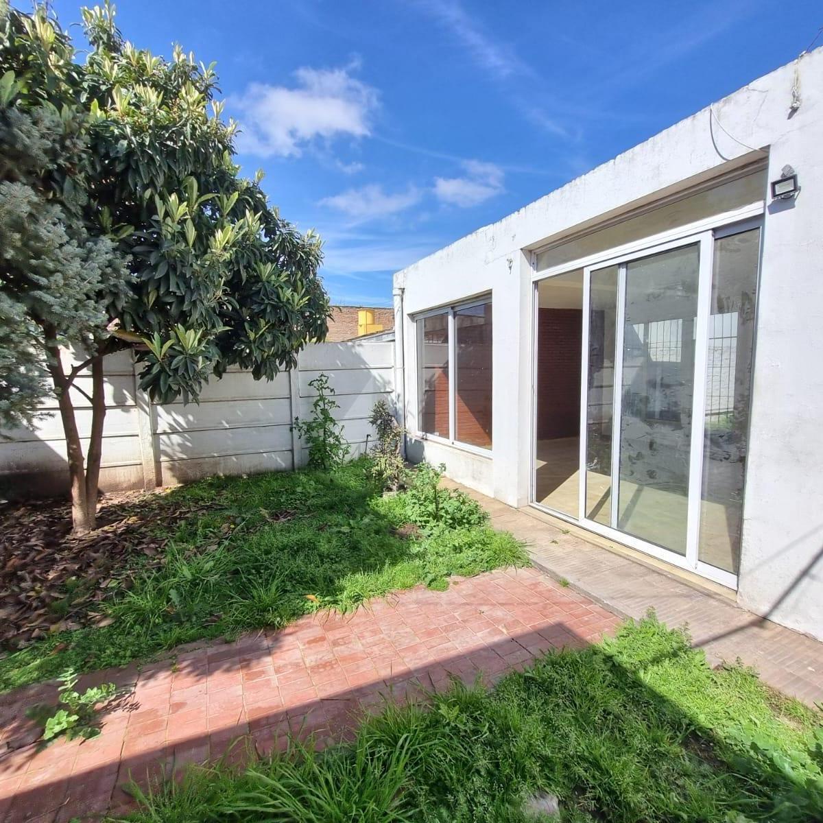 Hermosa Casa en Venta en Melgar y D´agnillo en El Centro de Marcos Paz 3