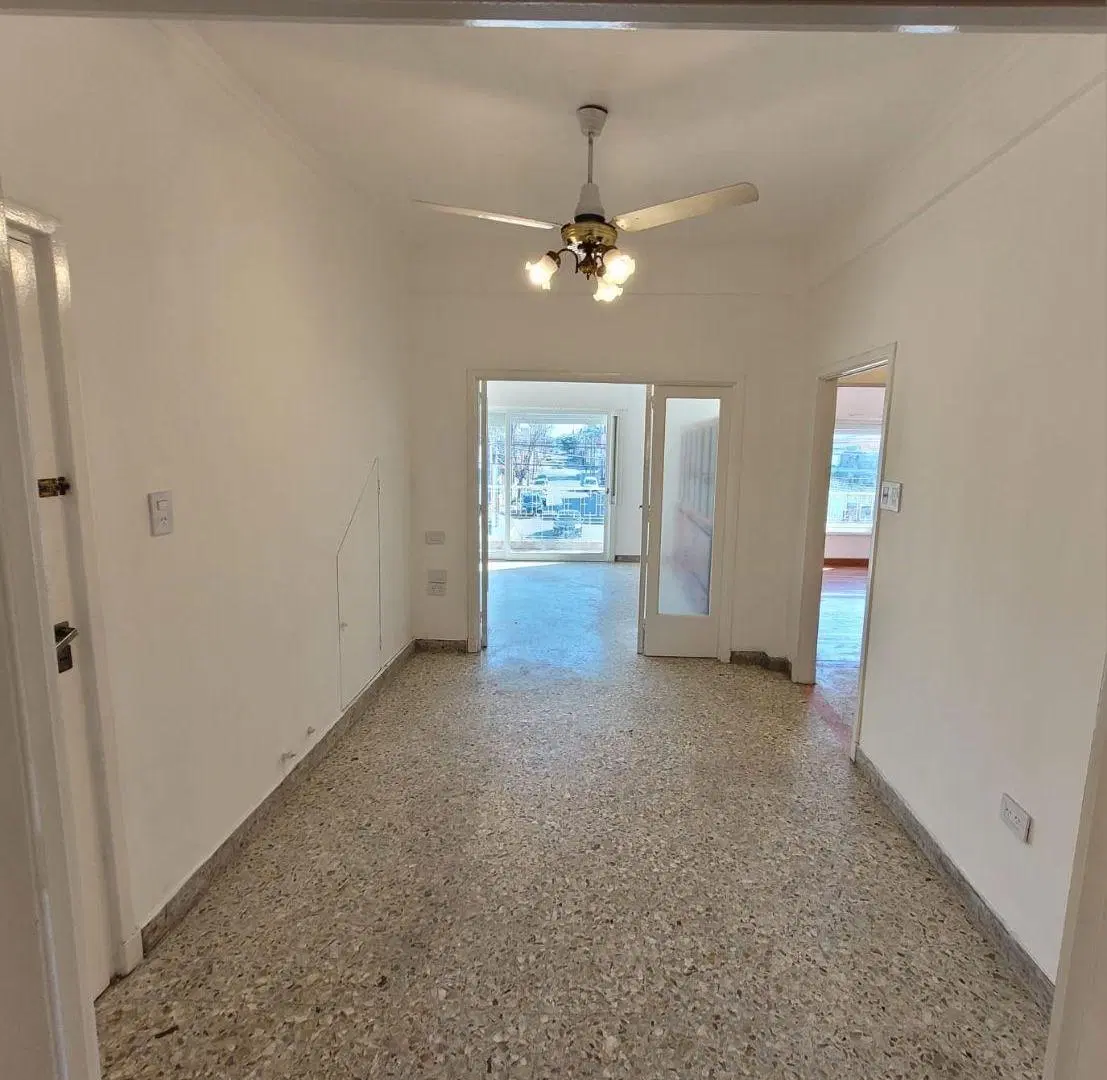 ALQUILER de departamento de 4 ambientes Av. San Martín 1858 piso 1 –Lanús Oeste - Sin expensas 2