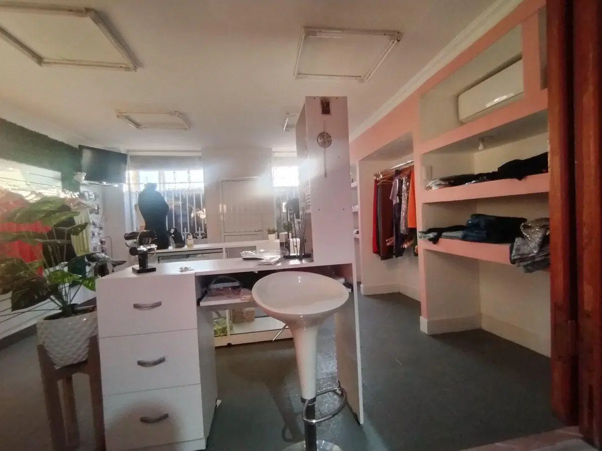 Venta de casa más dos locales comerciales 2