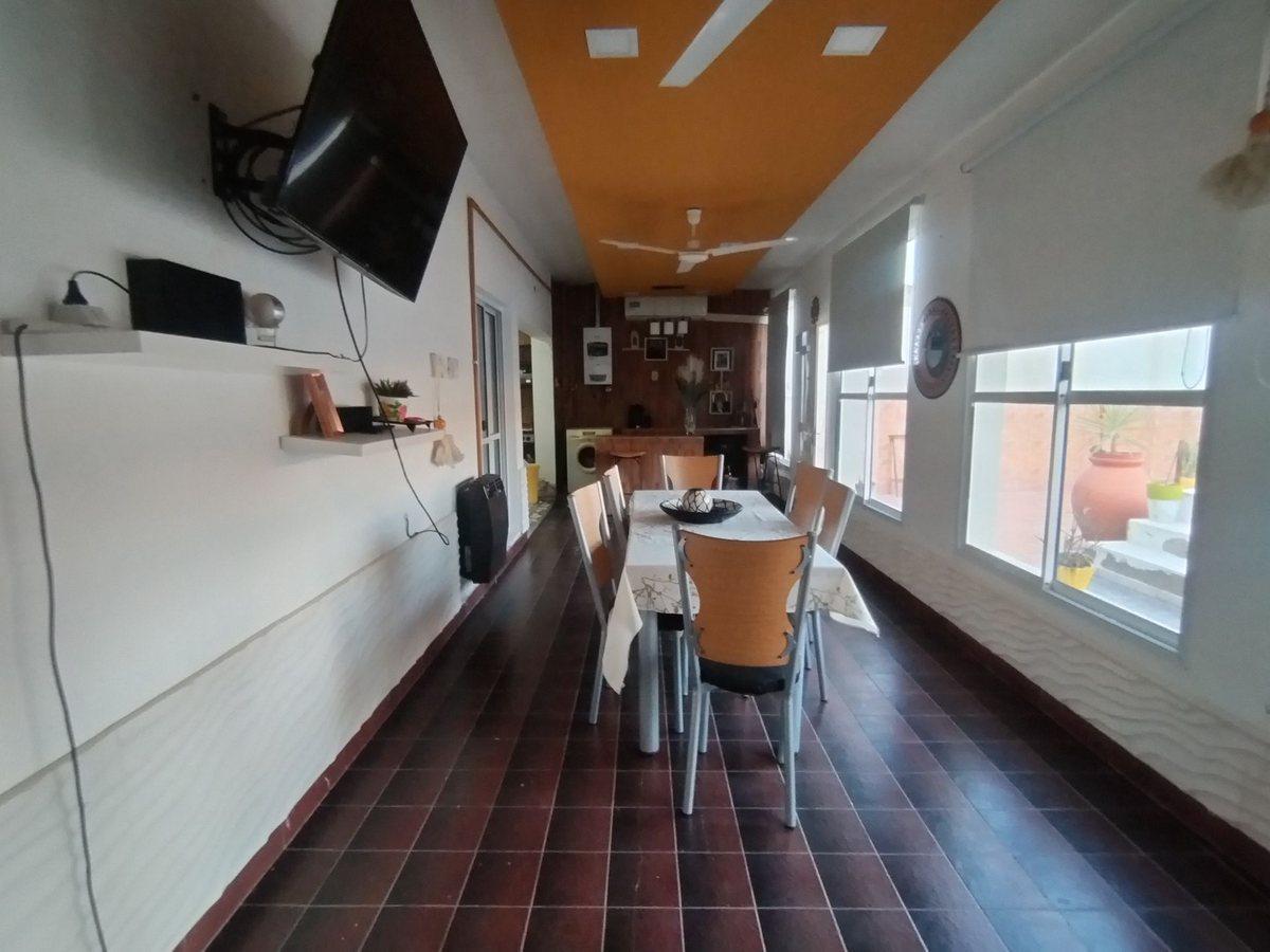 Venta de casa más dos locales comerciales