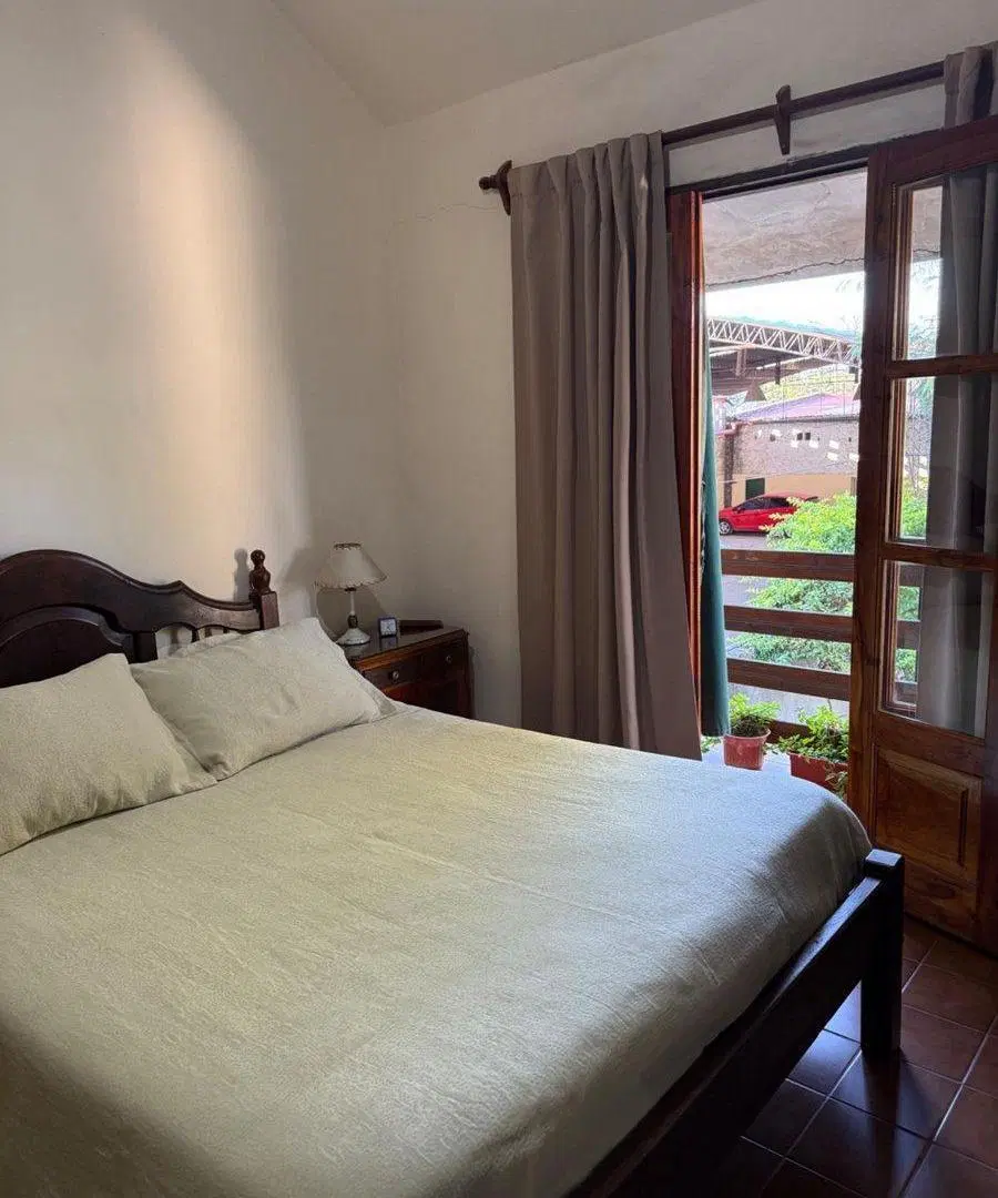 VENTA DE CASA EN EL CENTRO DE LA BANDA 4