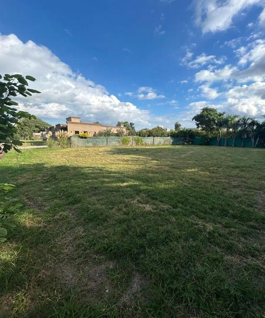 VENDO TERRENO EN BARRIO PRIVADO EL BOSQUE 3