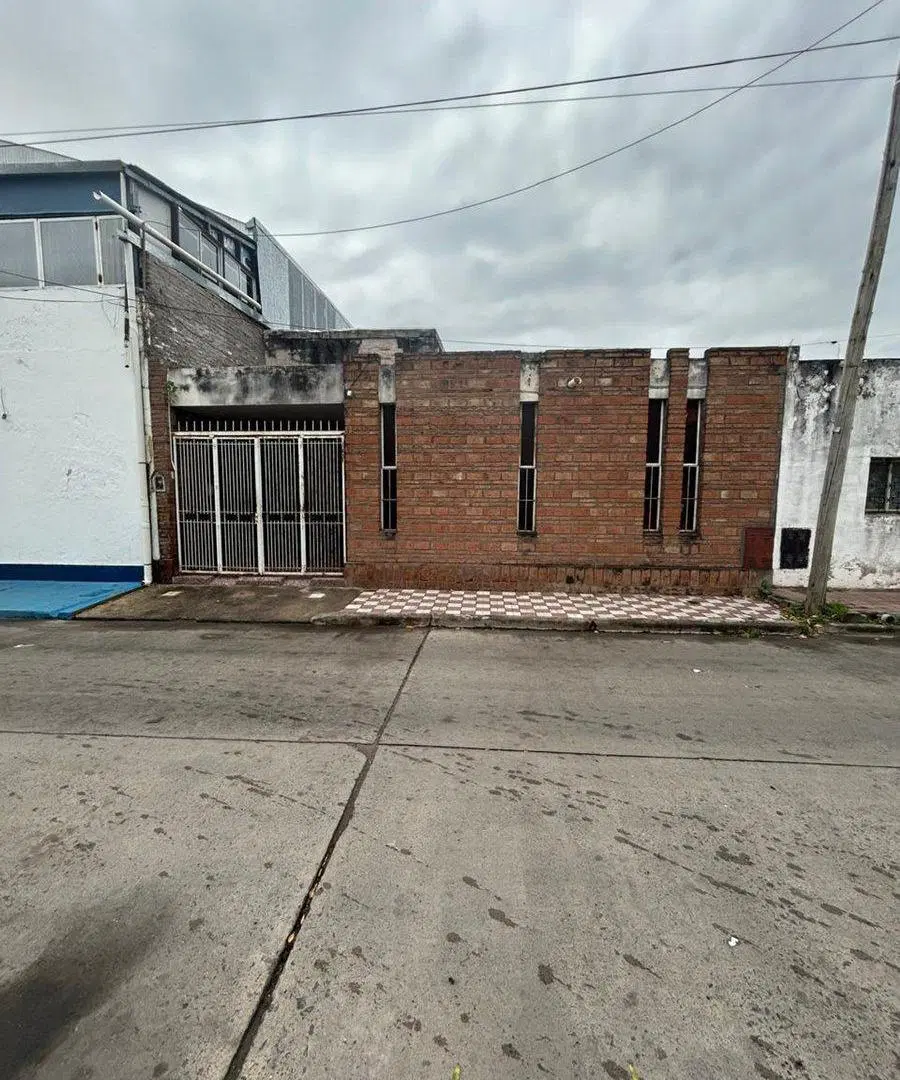VENTAS DE CASA A REFACCIONAR EXCELENTE UBICACION 5