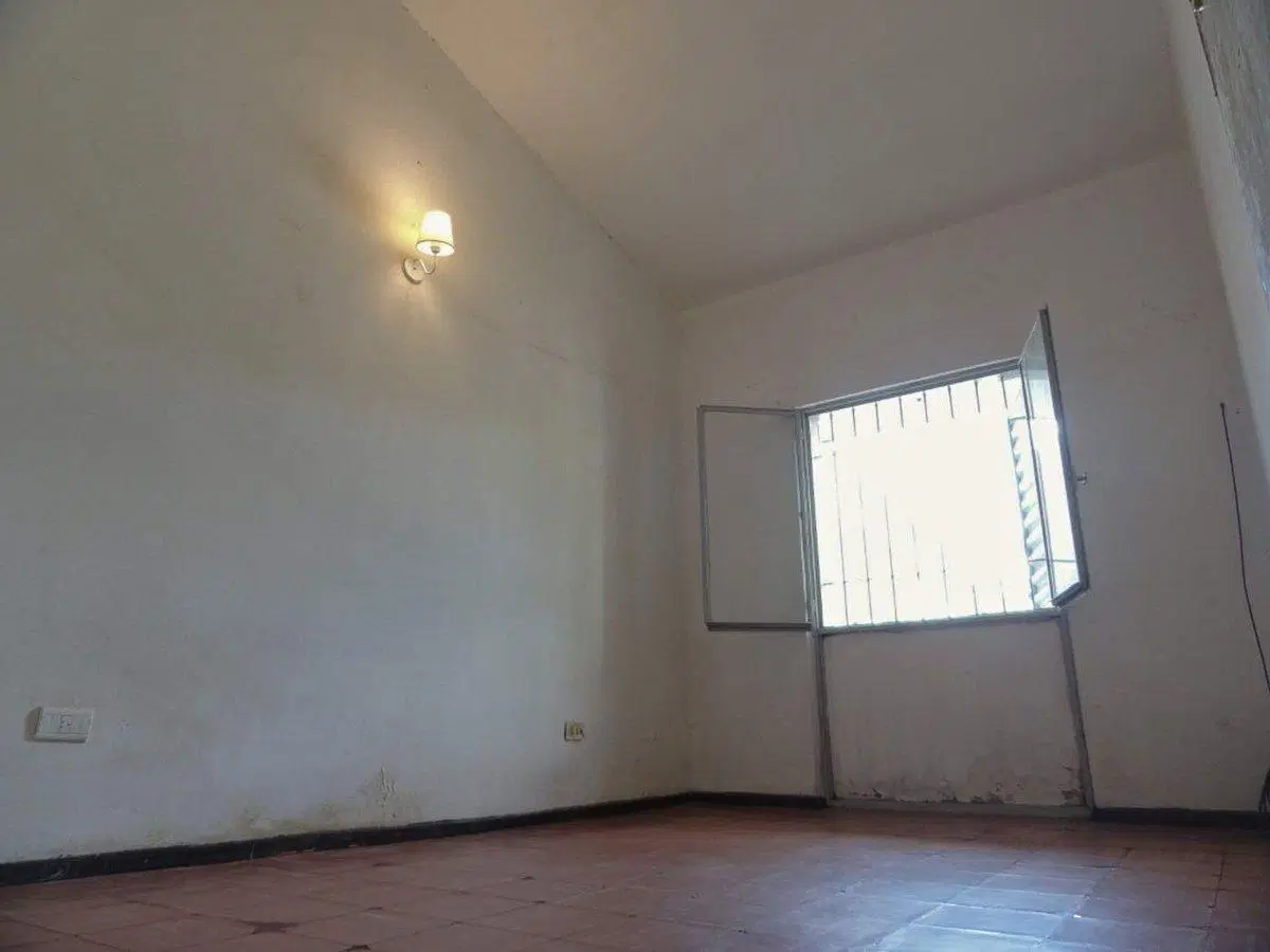 VENTA DE CASA CUATRO DORMITORIOS, BARRIO AUTONOMIA 2