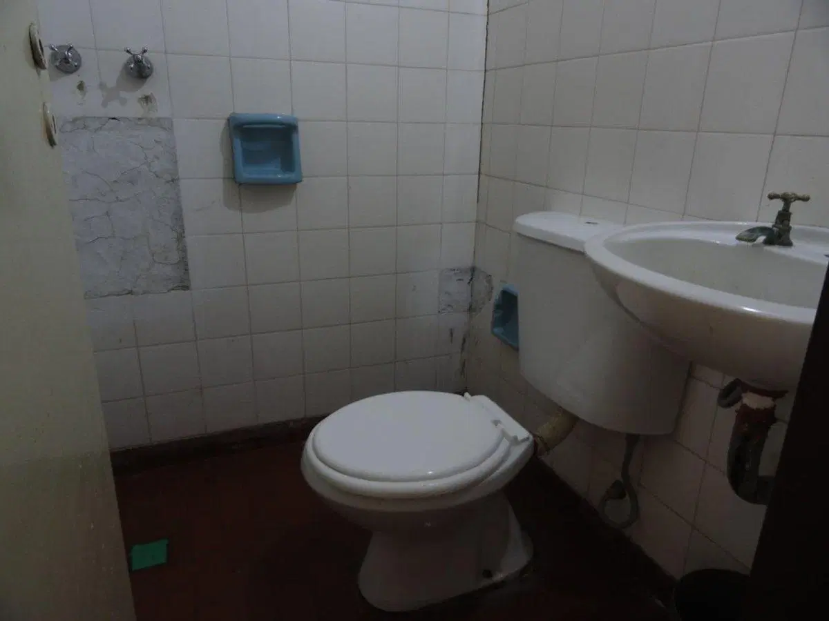 VENTA DE CASA CUATRO DORMITORIOS, BARRIO AUTONOMIA 5