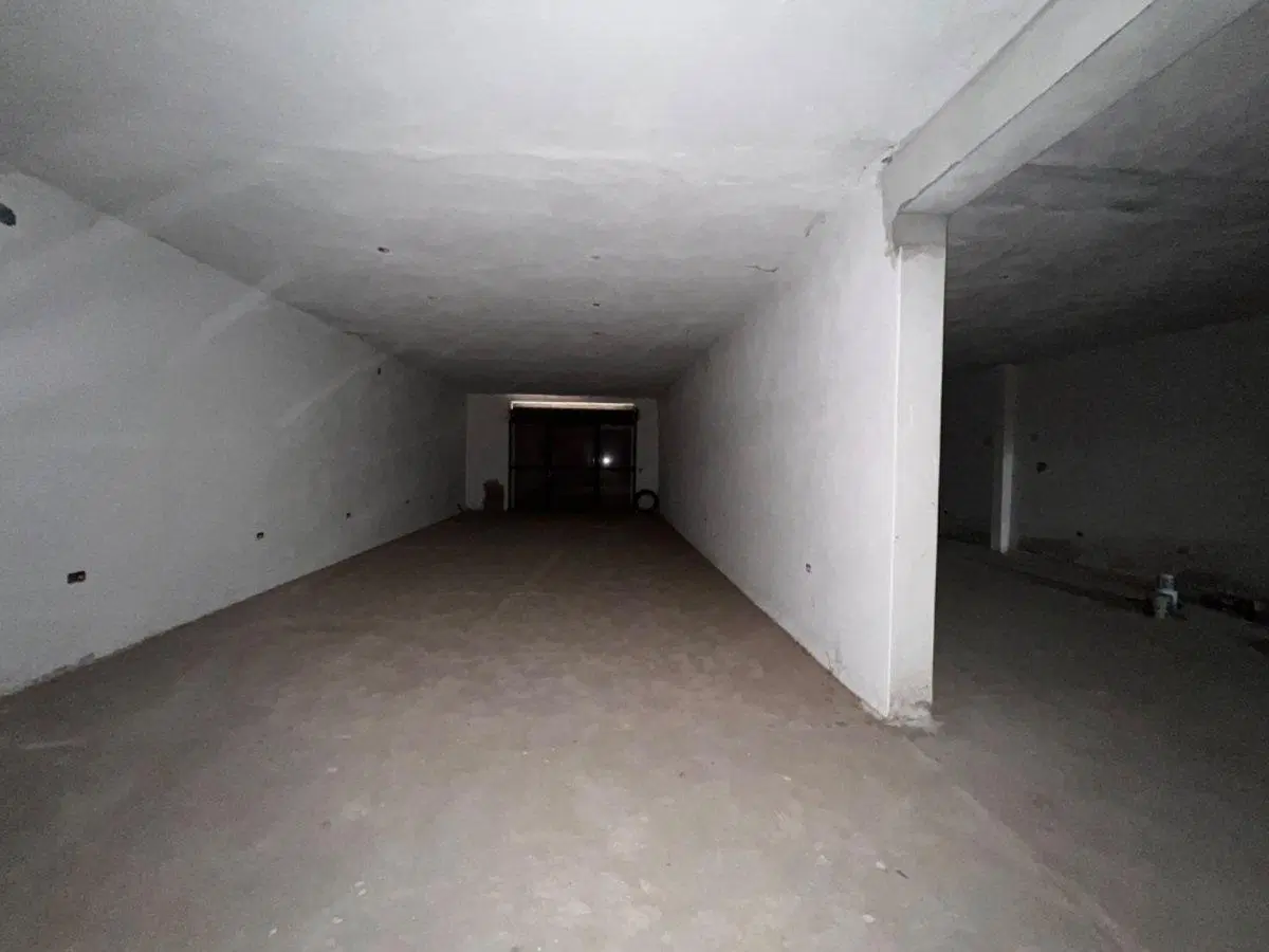 VENTA DE GALPÓN DE 800 m² CON LOCAL COMERCIAL 4