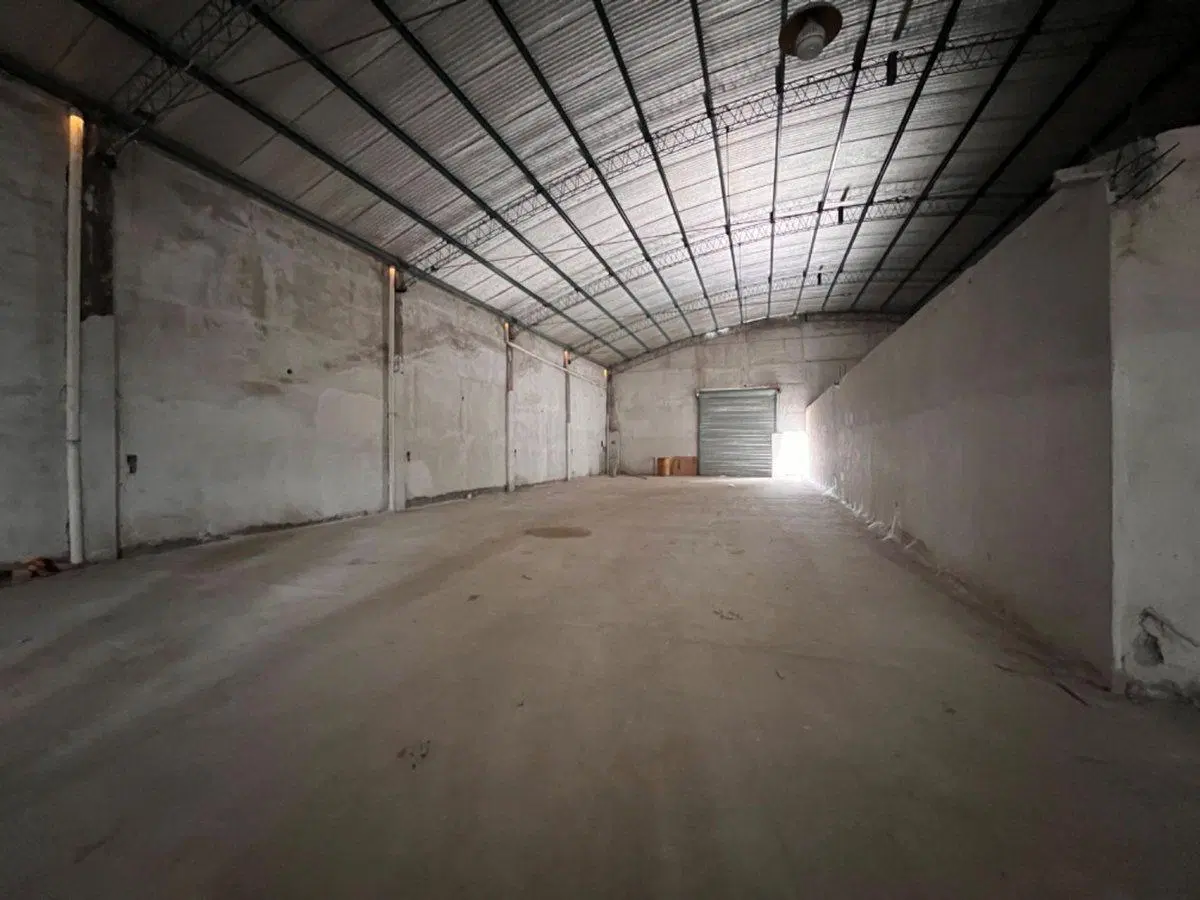VENTA DE GALPÓN DE 800 m² CON LOCAL COMERCIAL 3