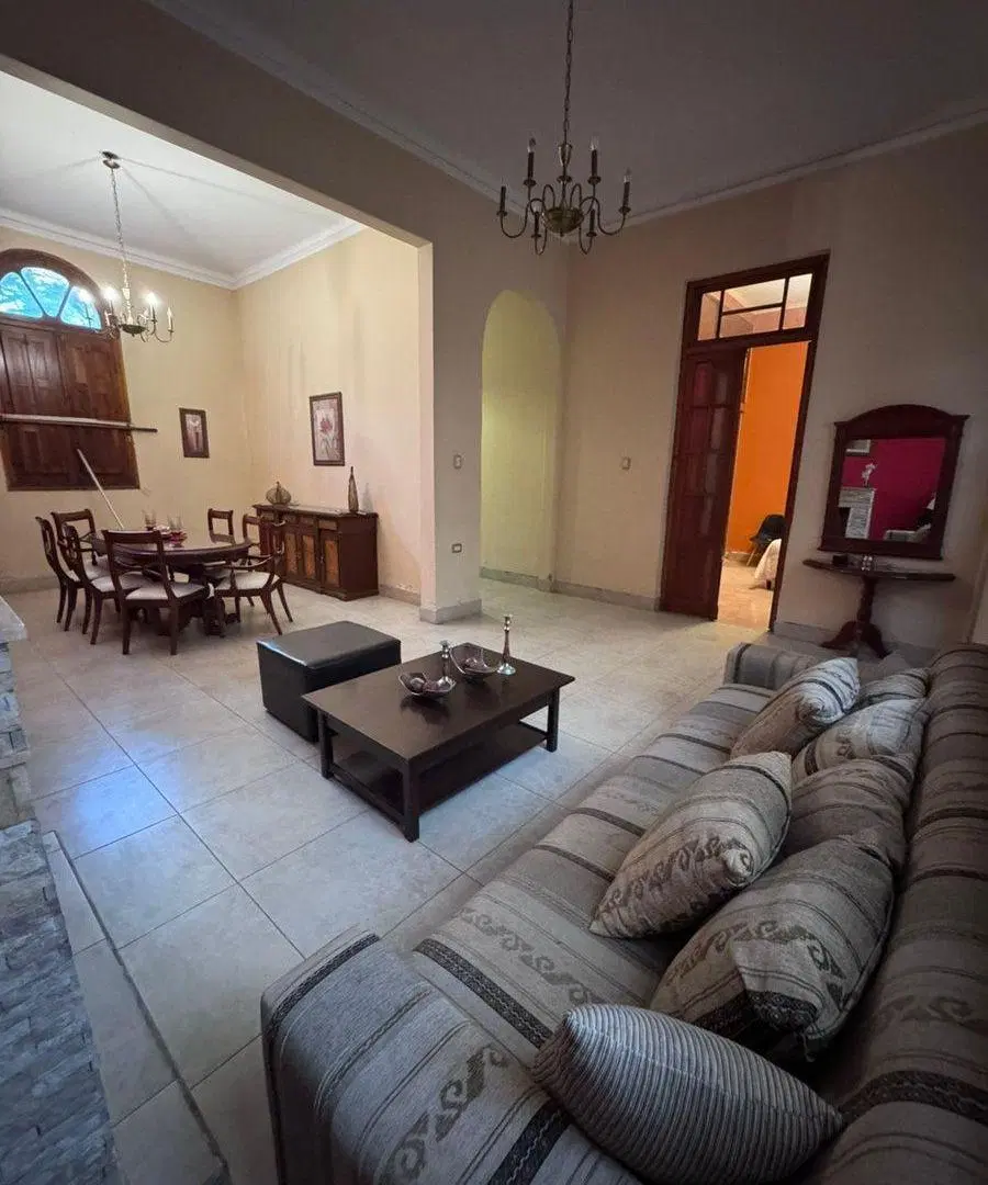 IMPORTANTE CASA EN VENTA - AV. MORENO (S) AL 700 4