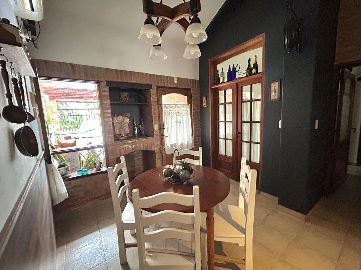 VENTA CASA 3 DORMITORIOS EN BARRIO CABILDO 2