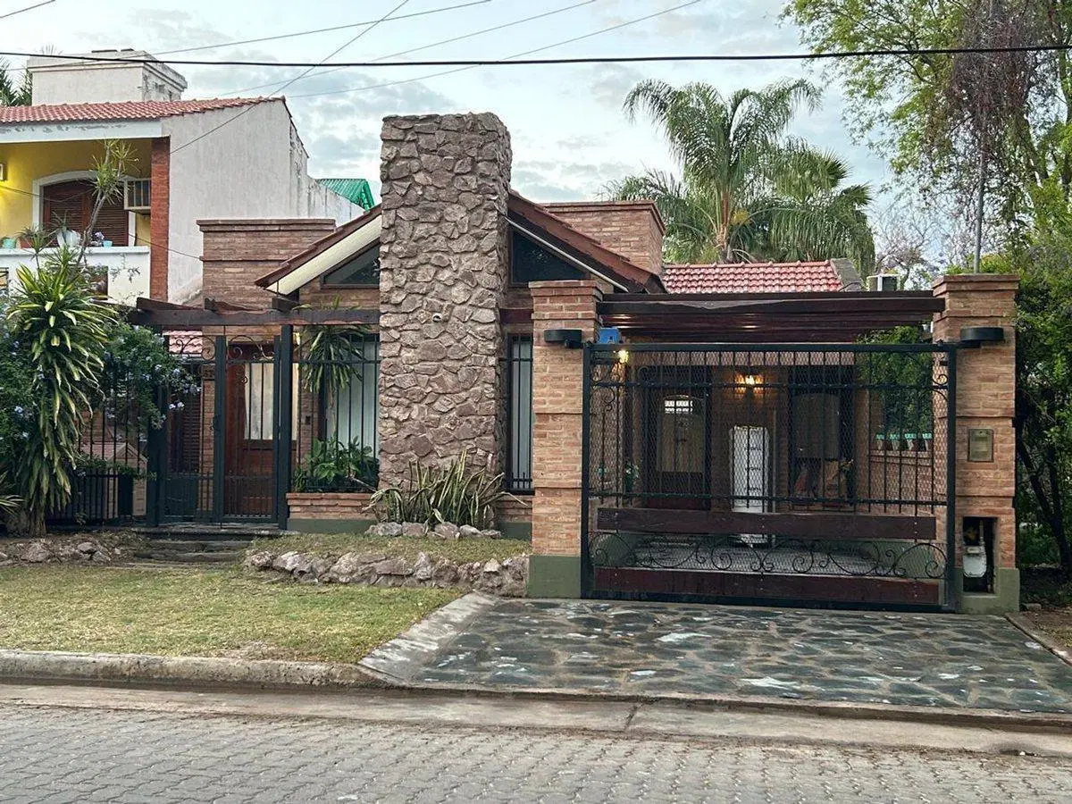 VENTA CASA 3 DORMITORIOS EN BARRIO CABILDO 3