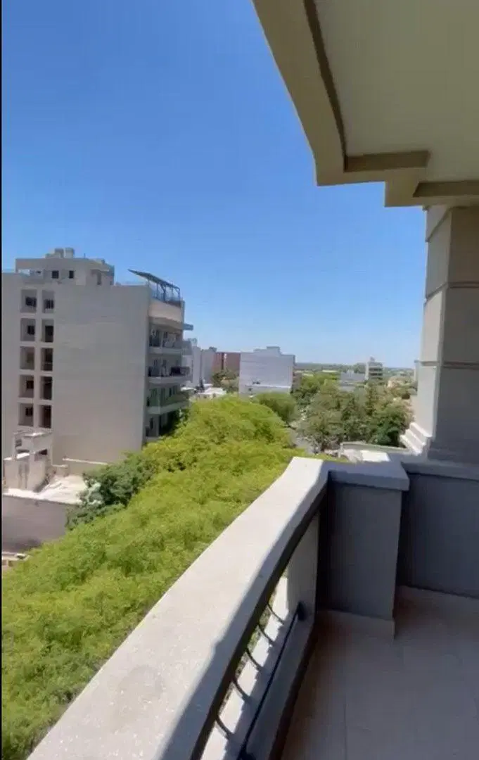 Venta depto. 2 dorm. con cochera Av. Roca y Mitre 4