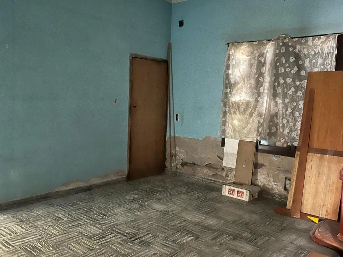 VENTA DE CASA A REFACCIONAR, CALLE SARMIENTO 4