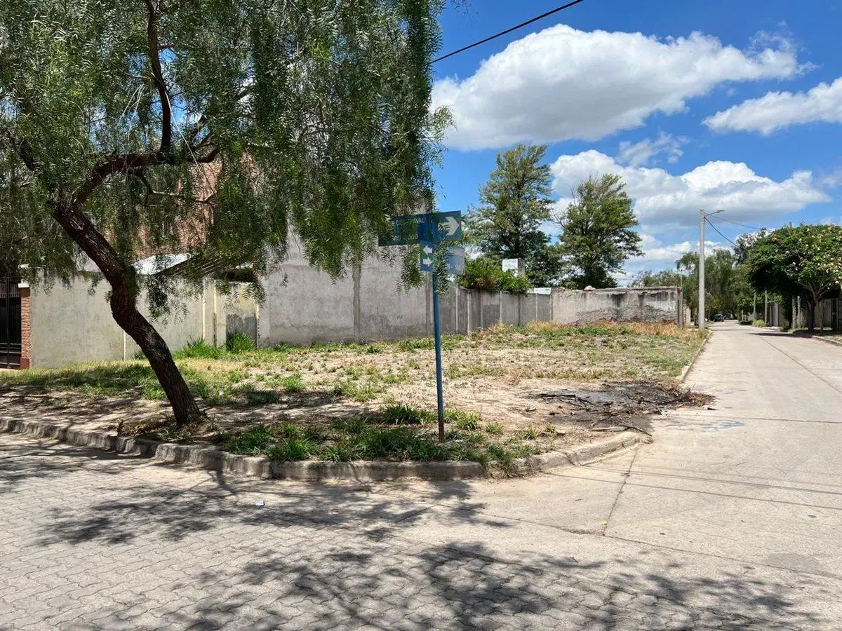 VENTA DE LOTE ESQUINA EN B° CABILDO 4