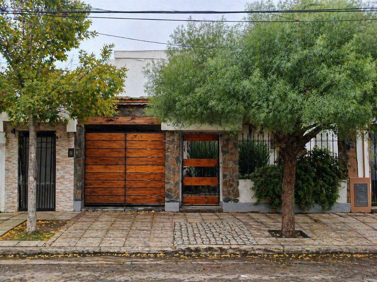 DUPLEX EN VENTA - BARRIO JARDIN - 3 DORMITORIOS