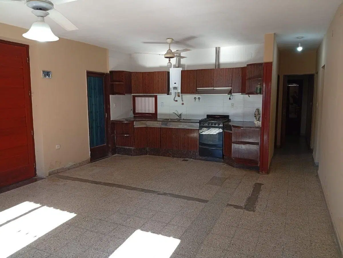 CASA EN VENTA DE 3 DORMITORIOS 4