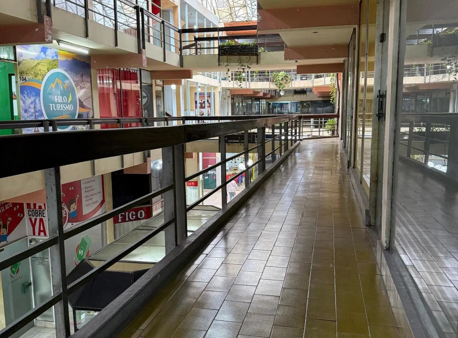 VENTA LOCAL COMERCIAL EN GALERIA CENNTRAL 3