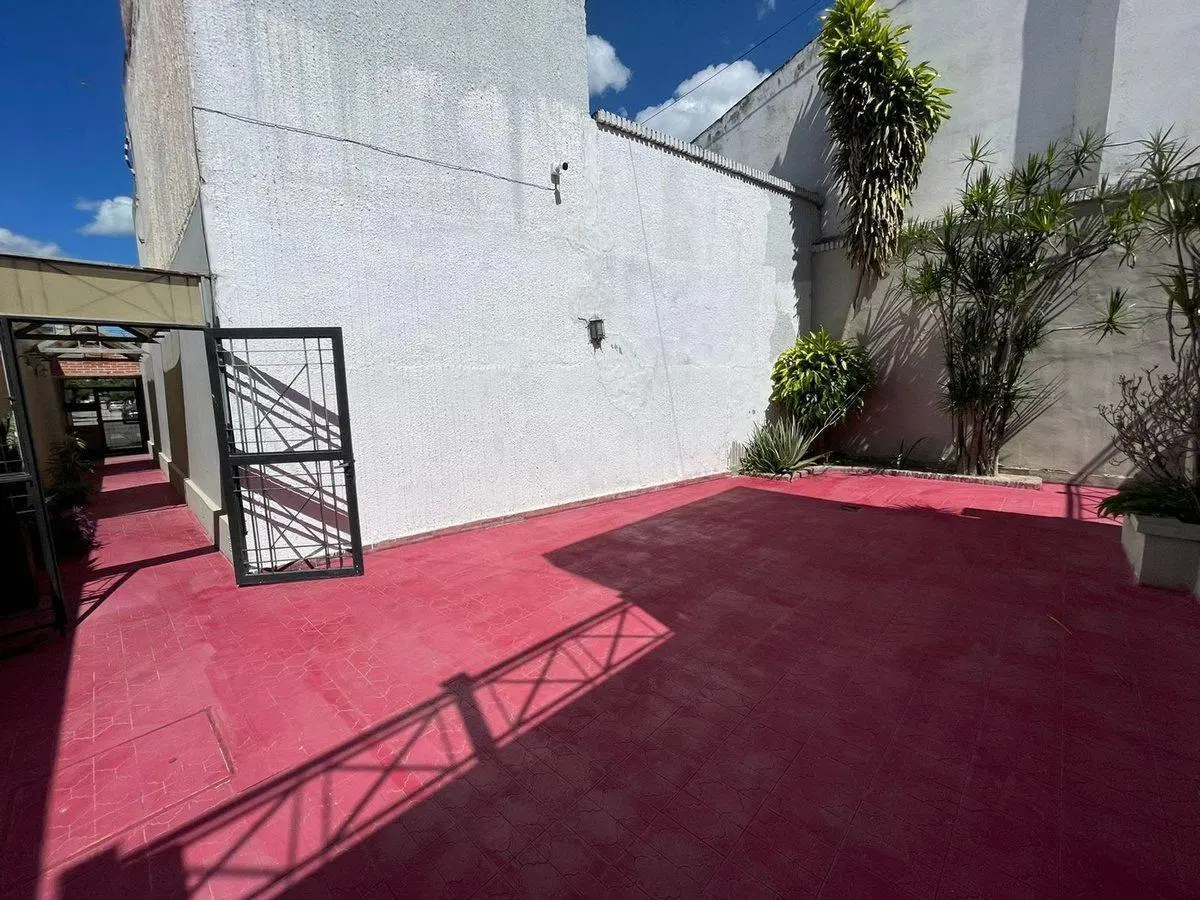CASA EN VENTA - LA RIOJA AL 250 - 5 DORMITORIOS 2