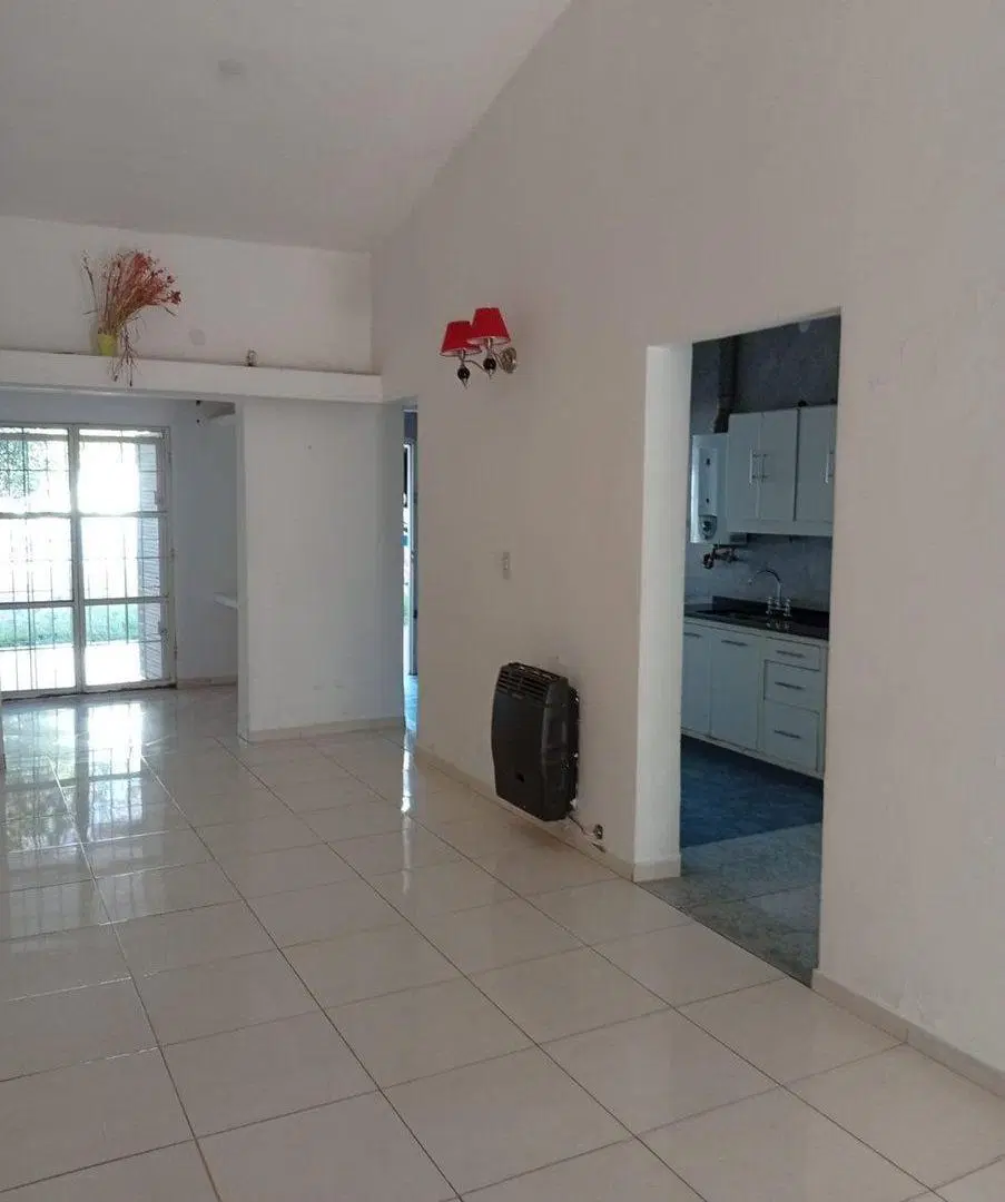 CASA EN BARRIO AUTONOMIA 3