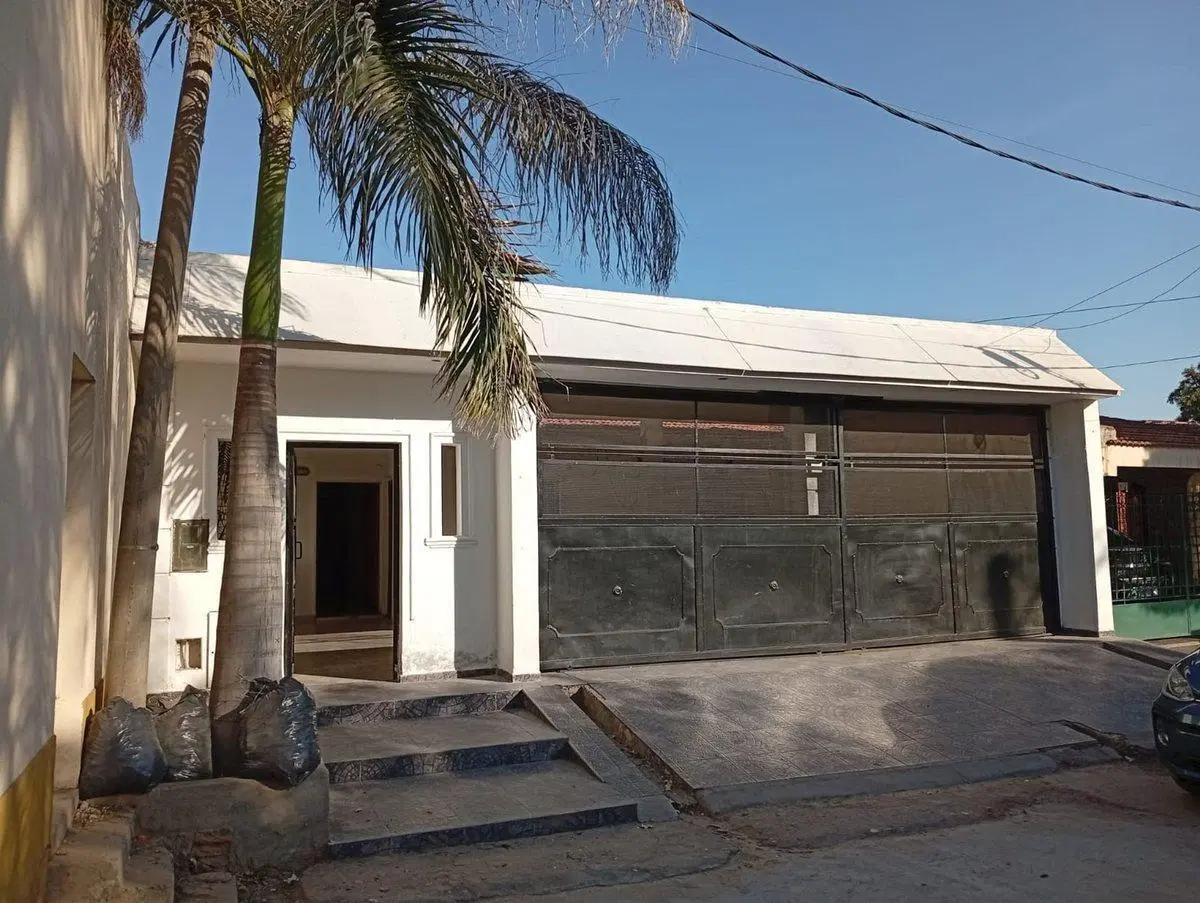 CASA EN BARRIO AUTONOMIA 5