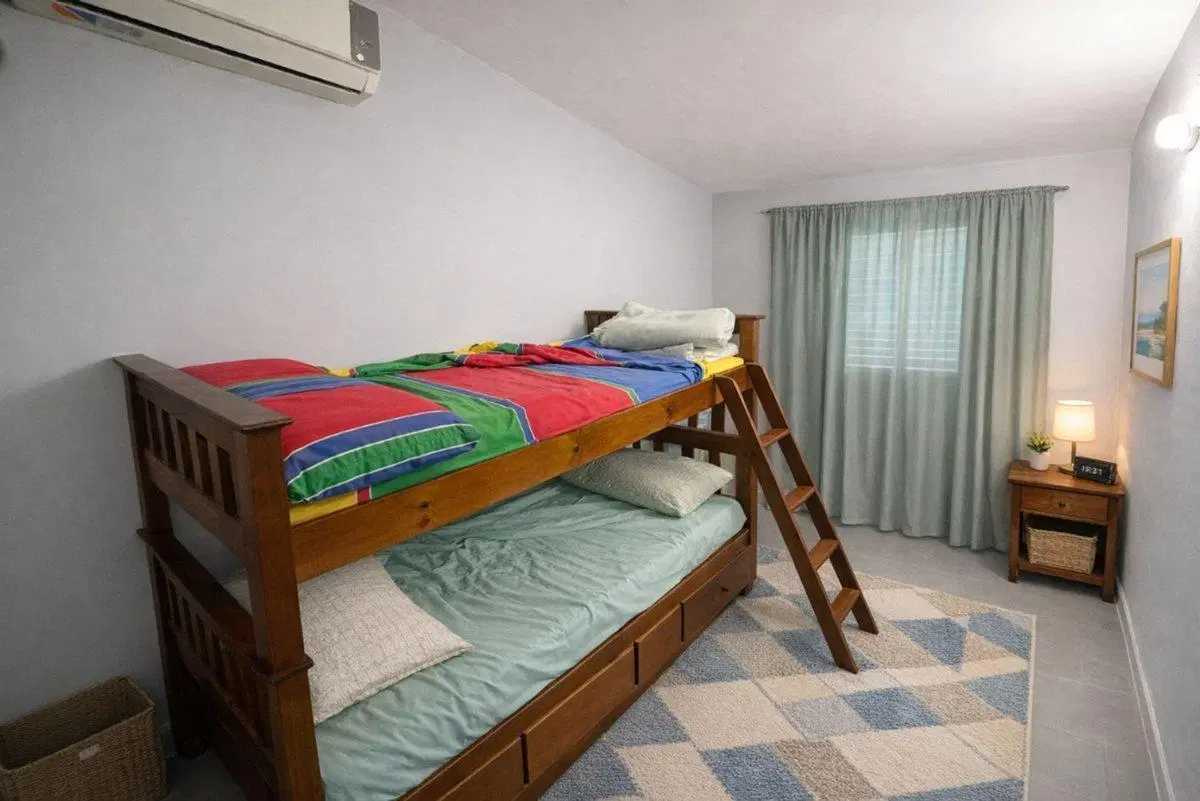 CASA EN VENTA - BARRIO VINALAR- 3 DORMITORIOS 5