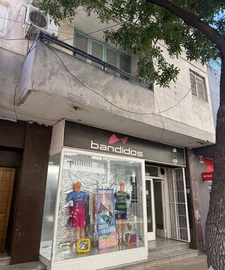 VENTA DE LOCAL COMERCIAL EN PEATONAL TUCUMAN 5