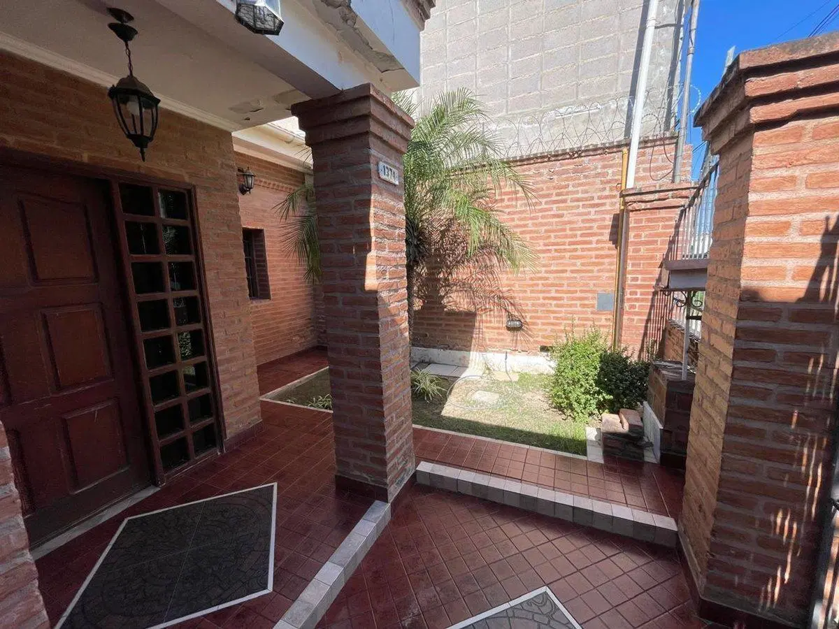 CASA EN VENTA - BARRIO PRIMERA JUNTA - 2 DORM. 4