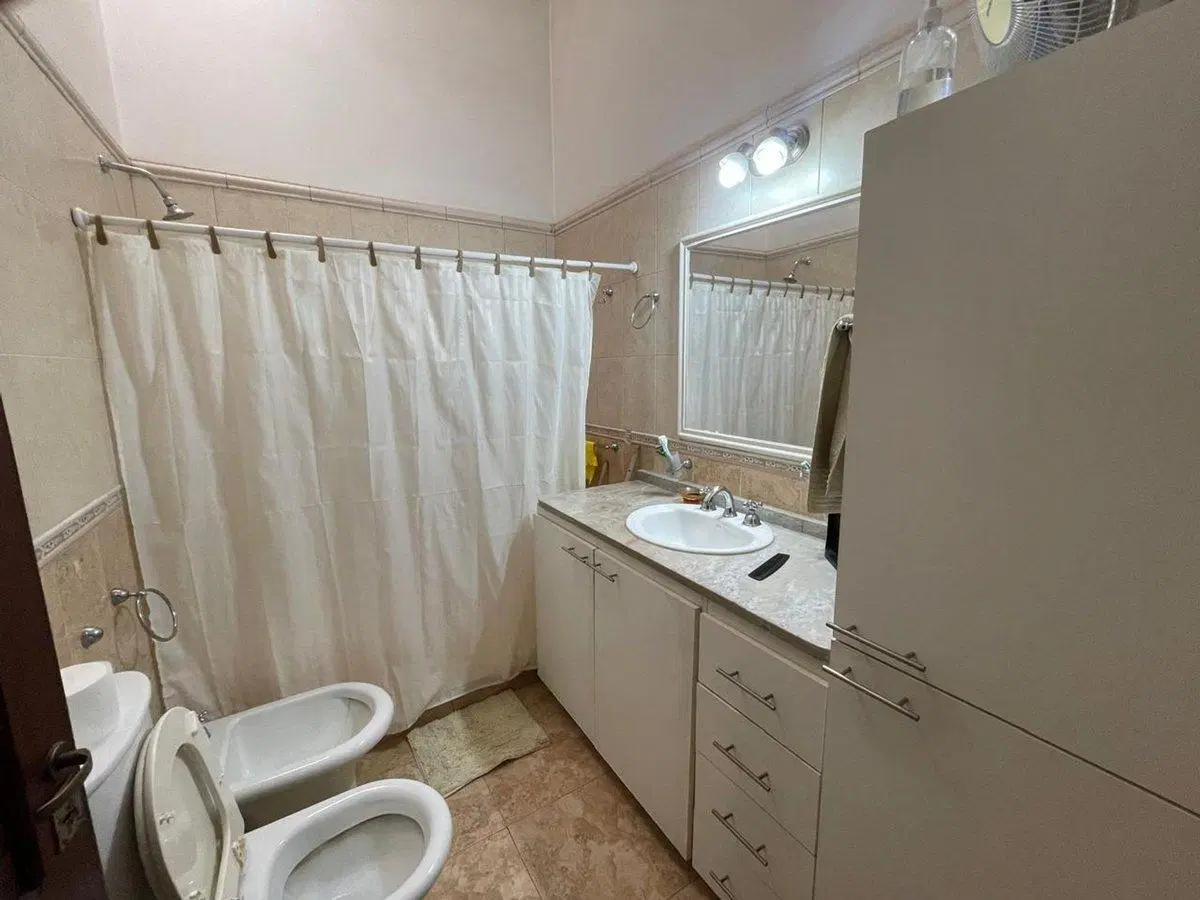 CASA EN VENTA - BARRIO PRIMERA JUNTA - 2 DORM. 8