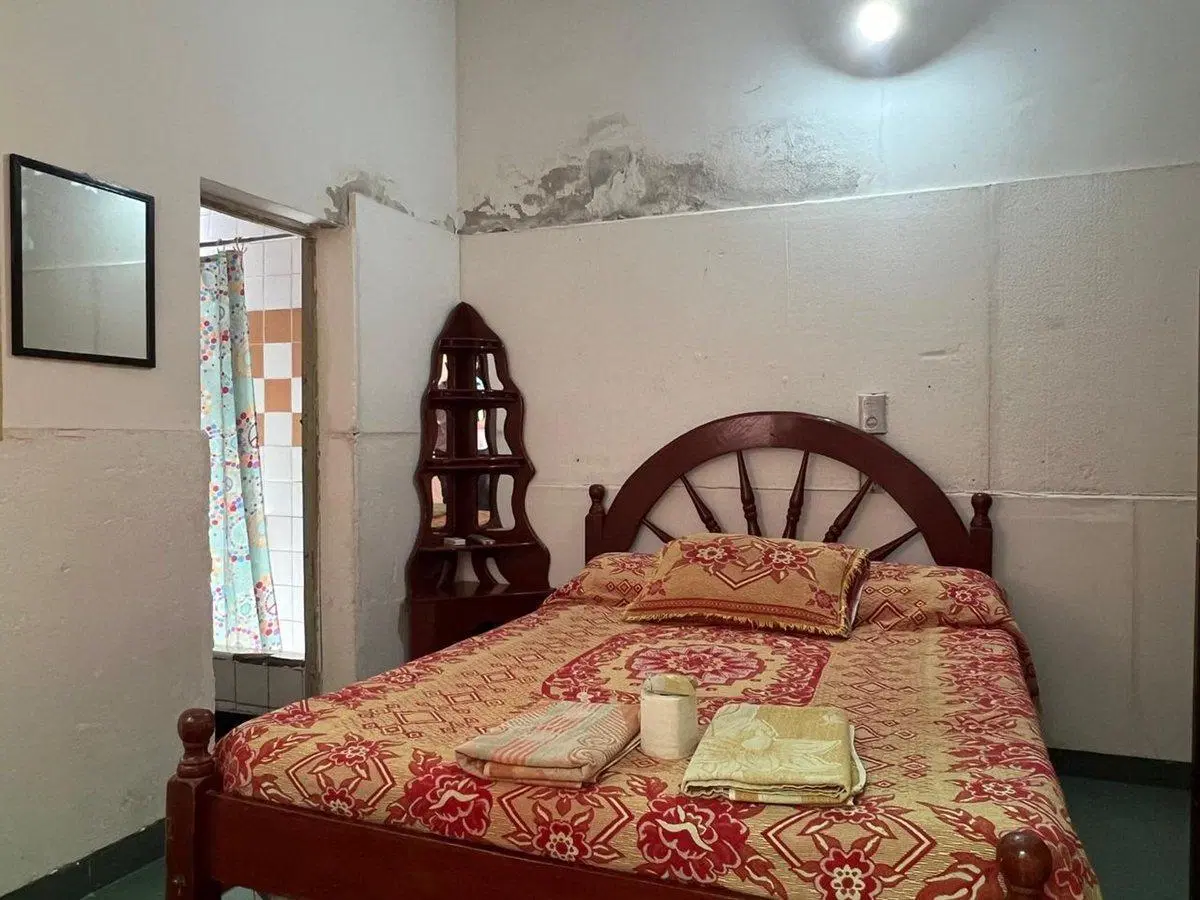 VENTA DE CASA, ALOJAMIENTO Y LOCALES EN TERMAS 5