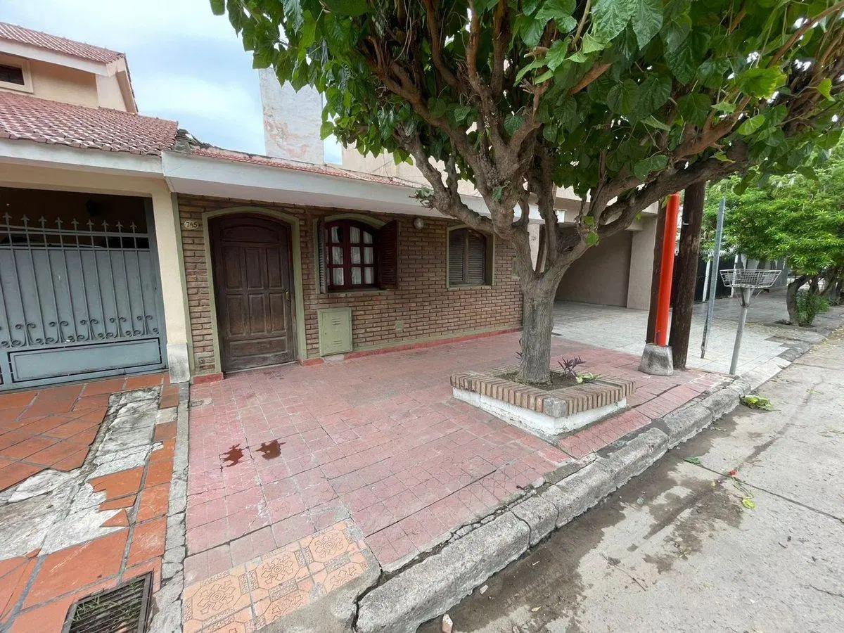 CASA EN VENTA - CHACABUCO AL 700 - BARRIO PARQUE 4