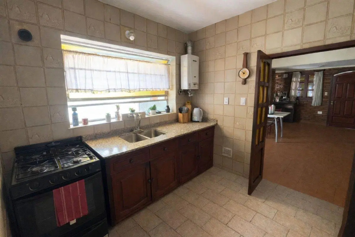 CASA EN VENTA - CHACABUCO AL 700 - BARRIO PARQUE 5