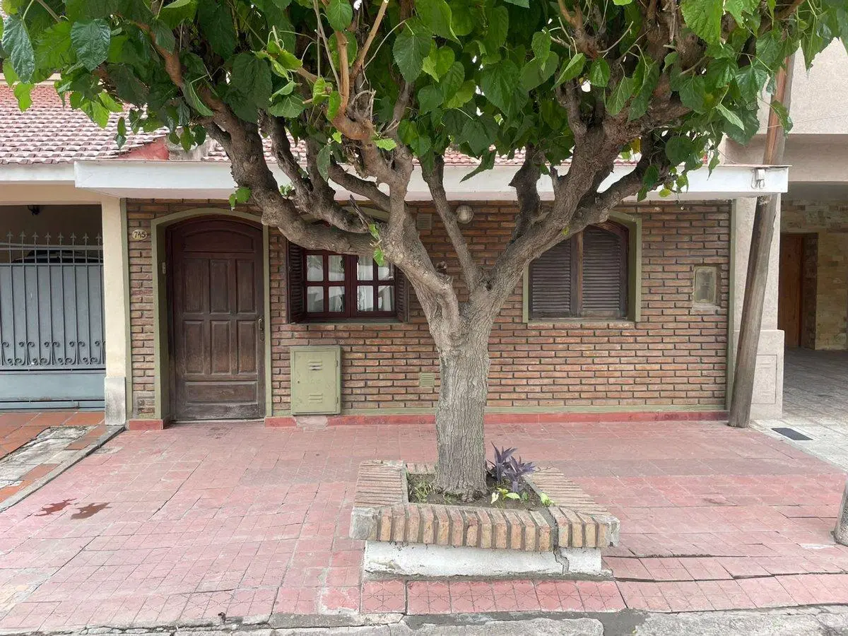 CASA EN VENTA - CHACABUCO AL 700 - BARRIO PARQUE 2