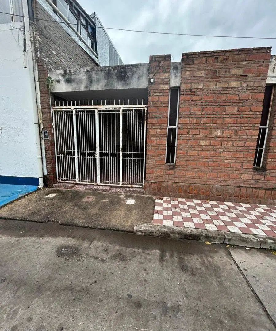 VENTAS DE CASA A REFACCIONAR EXCELENTE UBICACION 2