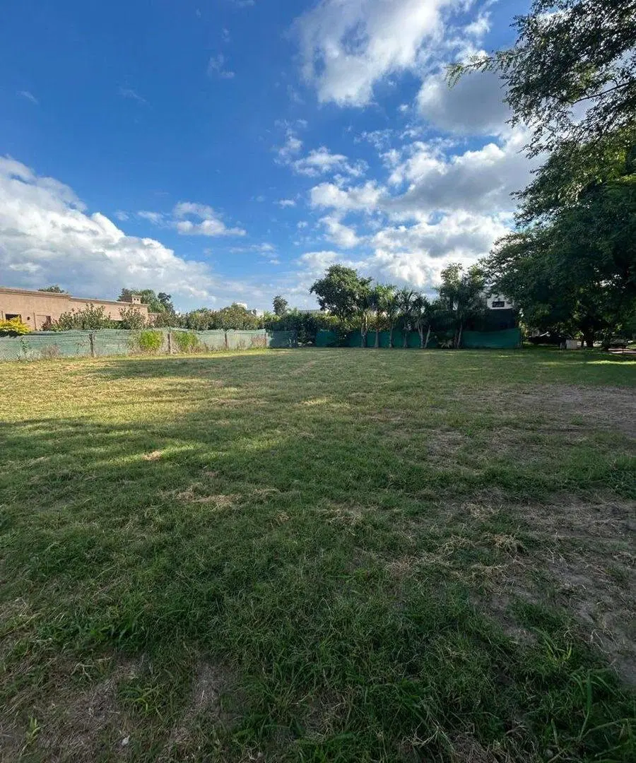 VENDO TERRENO EN BARRIO PRIVADO EL BOSQUE 3