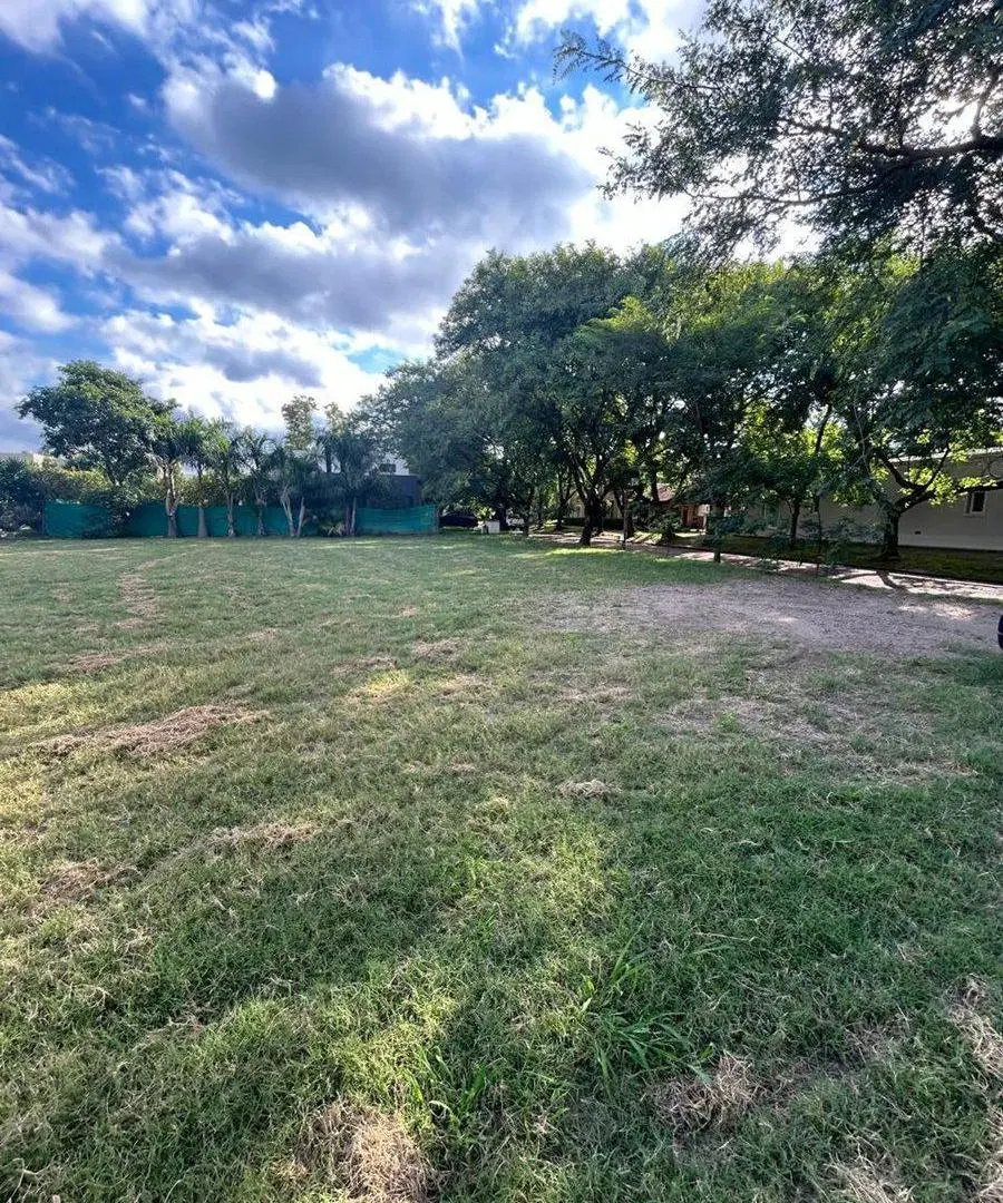 VENDO TERRENO EN BARRIO PRIVADO EL BOSQUE 4