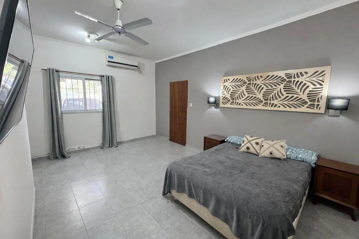 CASA CON 2 VIVIENDAS EN VENTA EN B° LOS IMIGRANTES 4