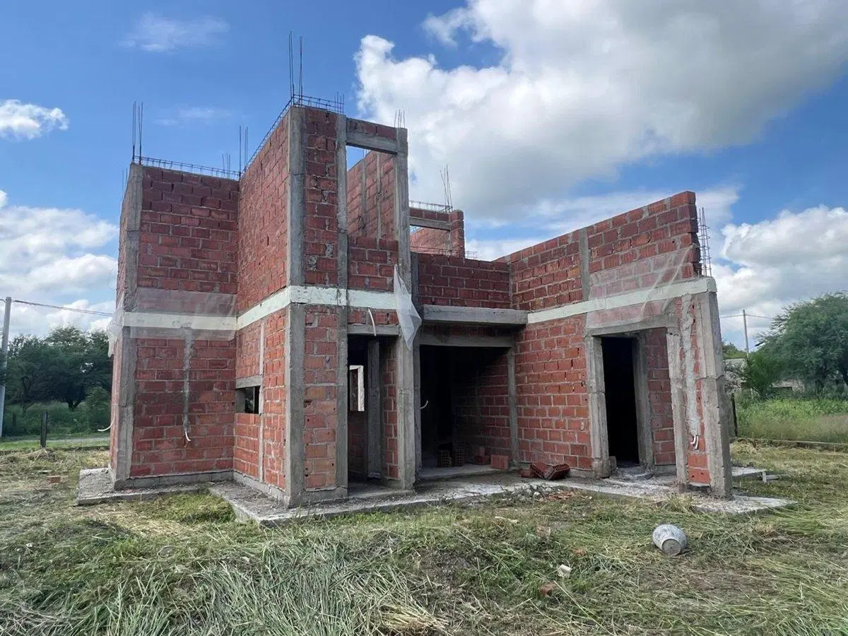 VENTA CASA EN CONSTRUCCION B° PRIVADO ENEA 4