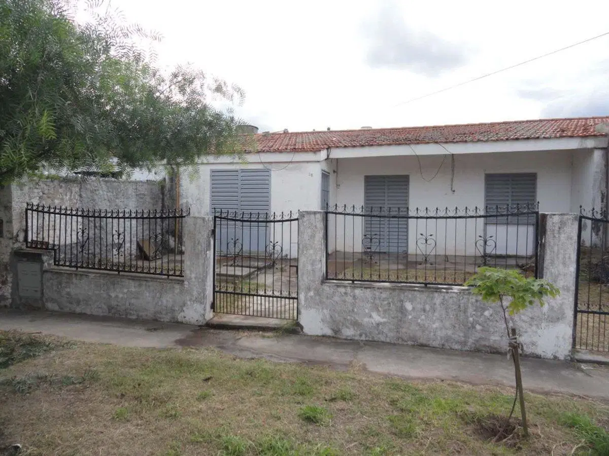 VENTA DE CASA CUATRO DORMITORIOS, BARRIO AUTONOMIA 2