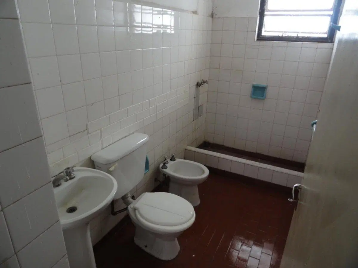 VENTA DE CASA CUATRO DORMITORIOS, BARRIO AUTONOMIA 3