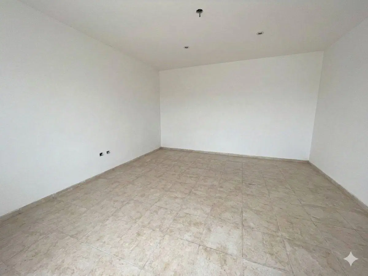 VENTA DE GALPÓN DE 800 m² CON LOCAL COMERCIAL 3