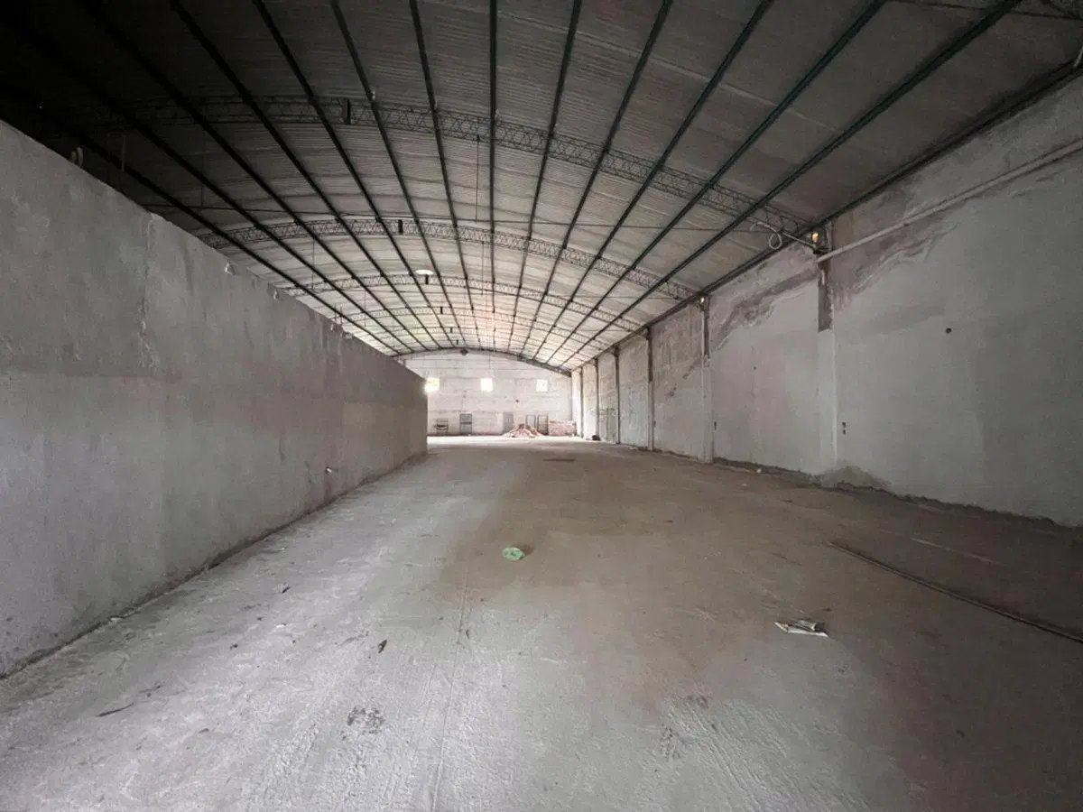 VENTA DE GALPÓN DE 800 m² CON LOCAL COMERCIAL 2