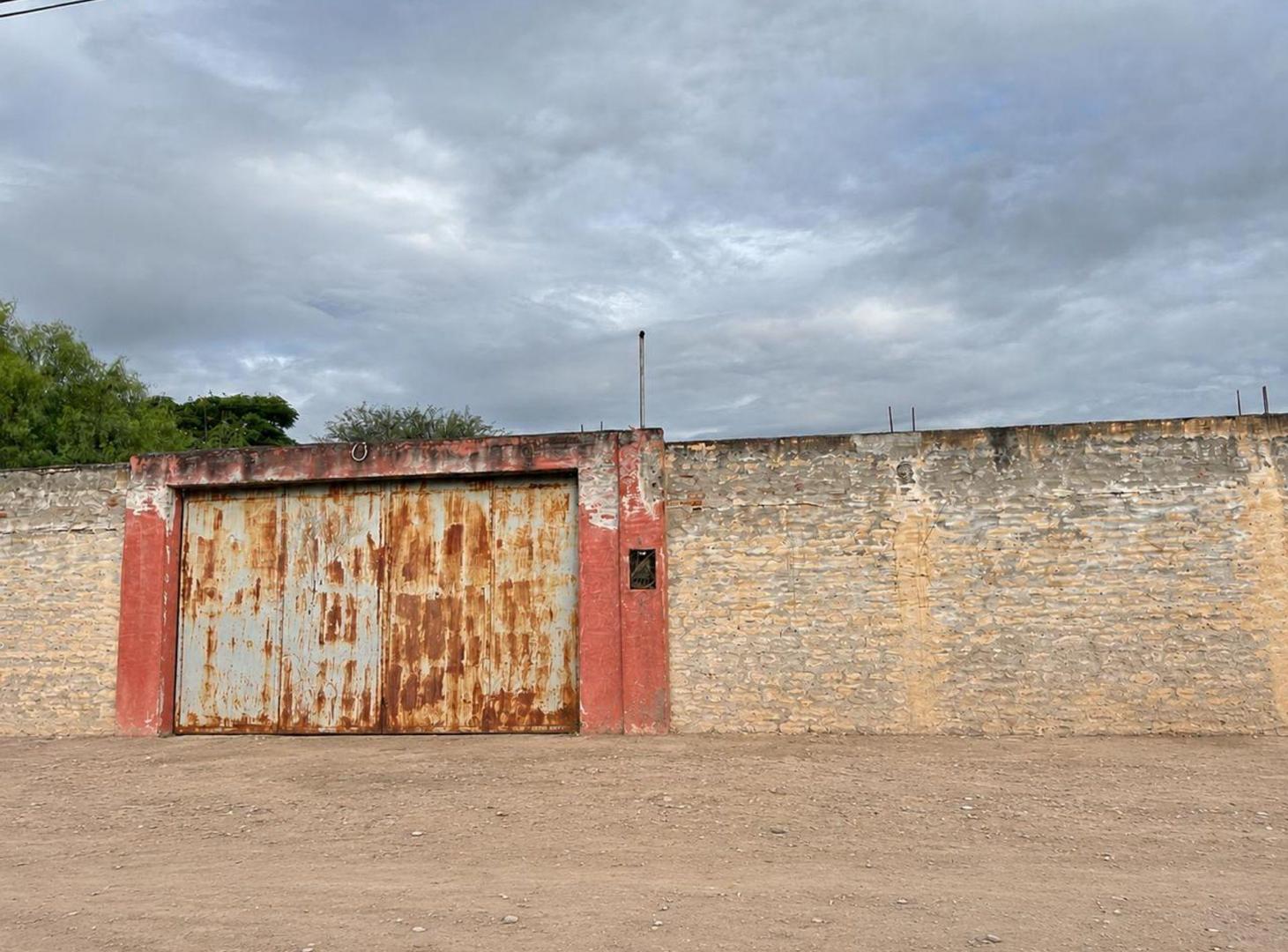 VENTA DE HOTEL ALOJAMIENTO A REFACCIONAR, ZANJÓN.