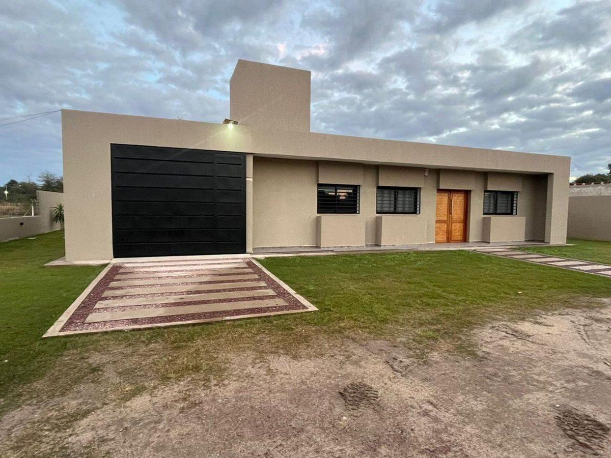 CASA/FINCA "EL CALDEN" SOBRE RUTA 1