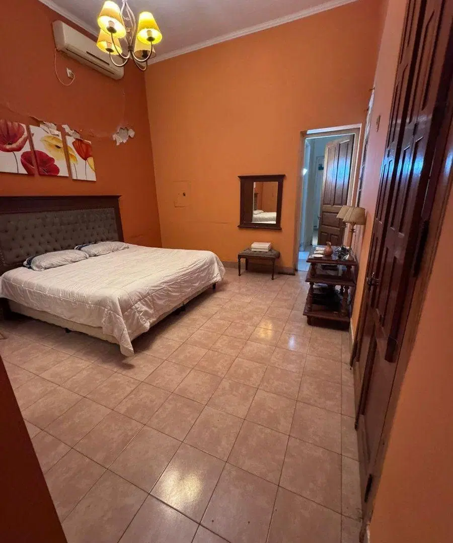 IMPORTANTE CASA EN VENTA - AV. MORENO (S) AL 700 8