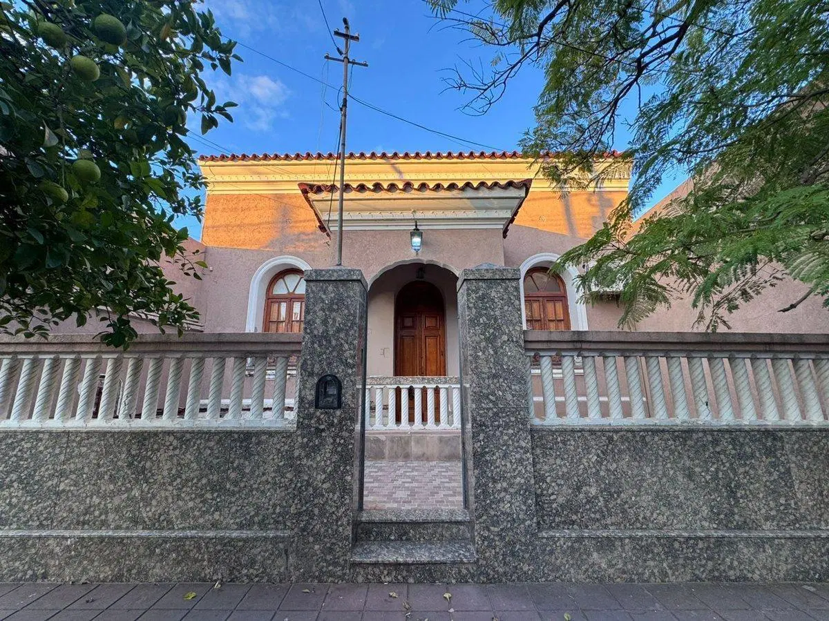 IMPORTANTE CASA EN VENTA - AV. MORENO (S) AL 700 2