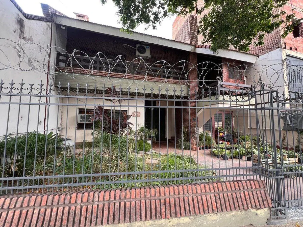 VENTA CASA SOBRE AV. BELGRANO SUR Y ALSINA 3