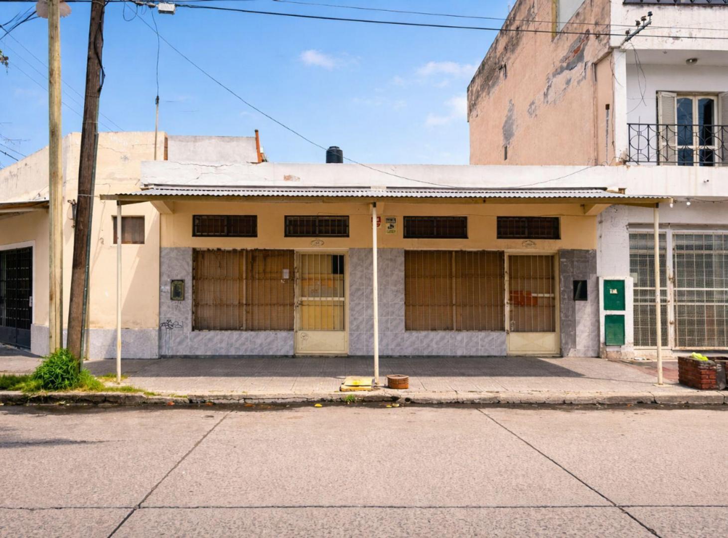 EN VENTA LOCALES COMERCIALES EN MORENO Y MAIPU